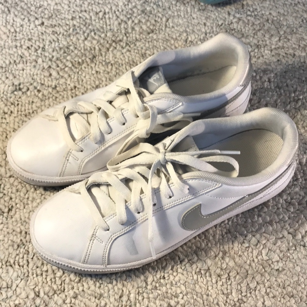 Nike sneakers white and silver sz 8